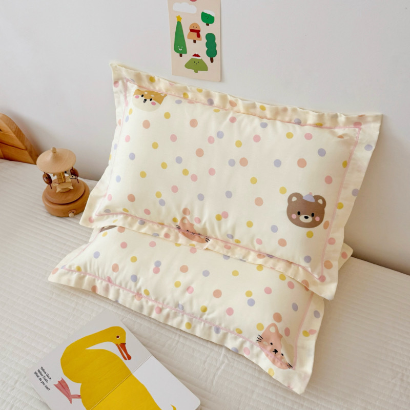 Párnahuzat, pamut twill anyag, rajzfilm stílus, szálanként színezett nyomtatás, egész éves használatra