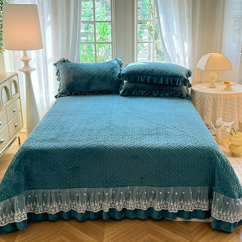 Piimaveluuri voodikate pitsi ja tikandiga, ühtlane värv, printsessi stiil, kaal 2–2,5 kg