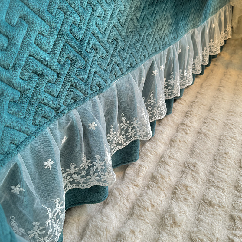 Piimaveluuri voodikate pitsi ja tikandiga, ühtlane värv, printsessi stiil, kaal 2–2,5 kg