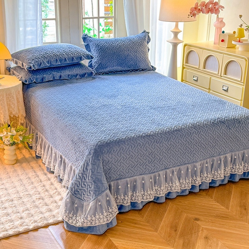 Piimaveluuri voodikate pitsi ja tikandiga, ühtlane värv, printsessi stiil, kaal 2–2,5 kg