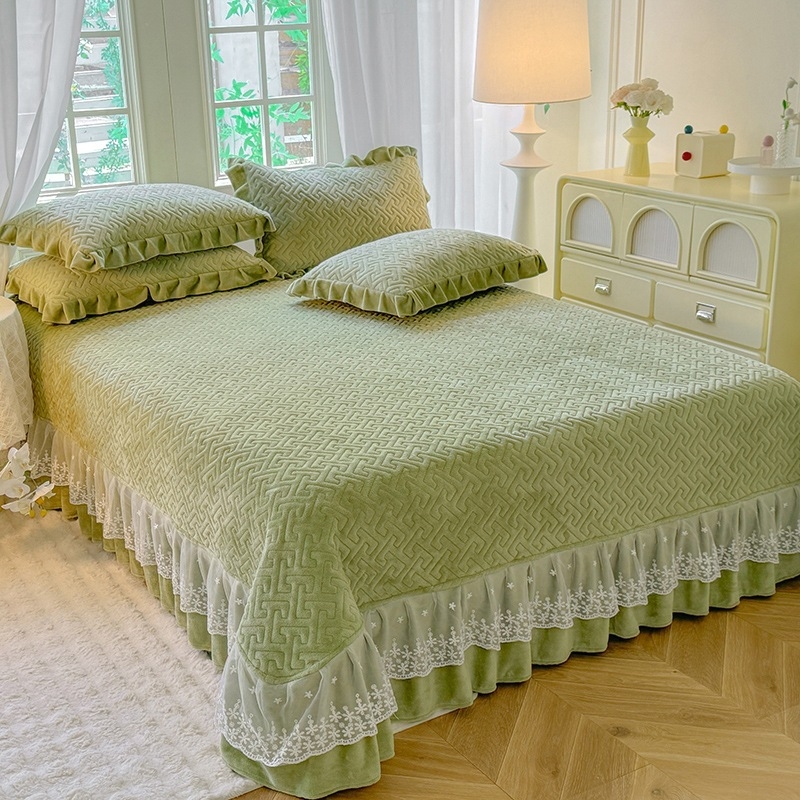 Piimaveluuri voodikate pitsi ja tikandiga, ühtlane värv, printsessi stiil, kaal 2–2,5 kg