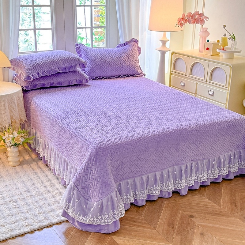 Piimaveluuri voodikate pitsi ja tikandiga, ühtlane värv, printsessi stiil, kaal 2–2,5 kg