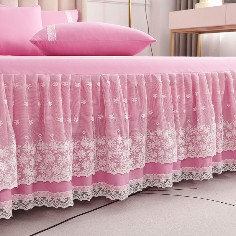 Koreapärase stiiliga voodipesa kattev pitsiga, kolmene komplekt, jääsilk materjalist, harjatud tekstuur, reaktiivne trükk ja värvimine, printsessi stiil