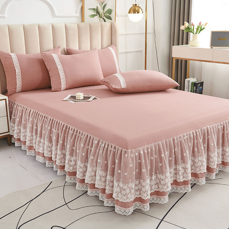 Koreapärase stiiliga voodipesa kattev pitsiga, kolmene komplekt, jääsilk materjalist, harjatud tekstuur, reaktiivne trükk ja värvimine, printsessi stiil