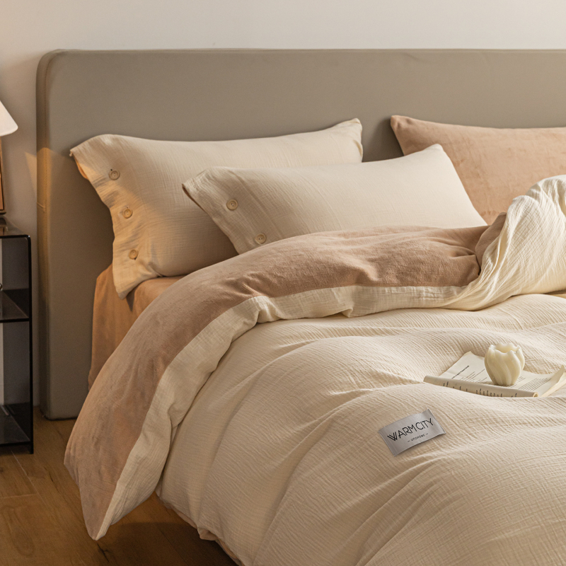 Četverodijelni set posteljine od mliječnog velura, reaktivno ispisivanje i bojanje, monofoni uzorak, moderan minimalistički stil