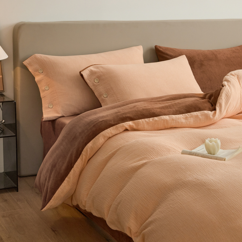 Četverodijelni set posteljine od mliječnog velura, reaktivno ispisivanje i bojanje, monofoni uzorak, moderan minimalistički stil