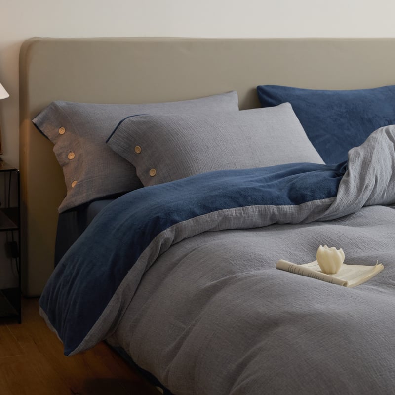 Četverodijelni set posteljine od mliječnog velura, reaktivno ispisivanje i bojanje, monofoni uzorak, moderan minimalistički stil