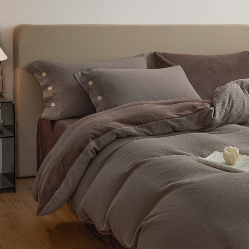 Četverodijelni set posteljine od mliječnog velura, reaktivno ispisivanje i bojanje, monofoni uzorak, moderan minimalistički stil