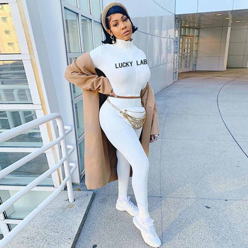 Ženski dvodijelni komplet: gornji dio s visokim ovratnikom, šav s literama i zatvaračem, dugi rukavi; uske hlače; poliester 71-80%