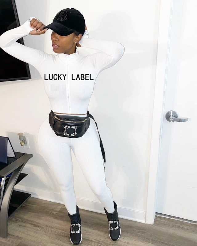 Ženski dvodijelni komplet: gornji dio s visokim ovratnikom, šav s literama i zatvaračem, dugi rukavi; uske hlače; poliester 71-80%