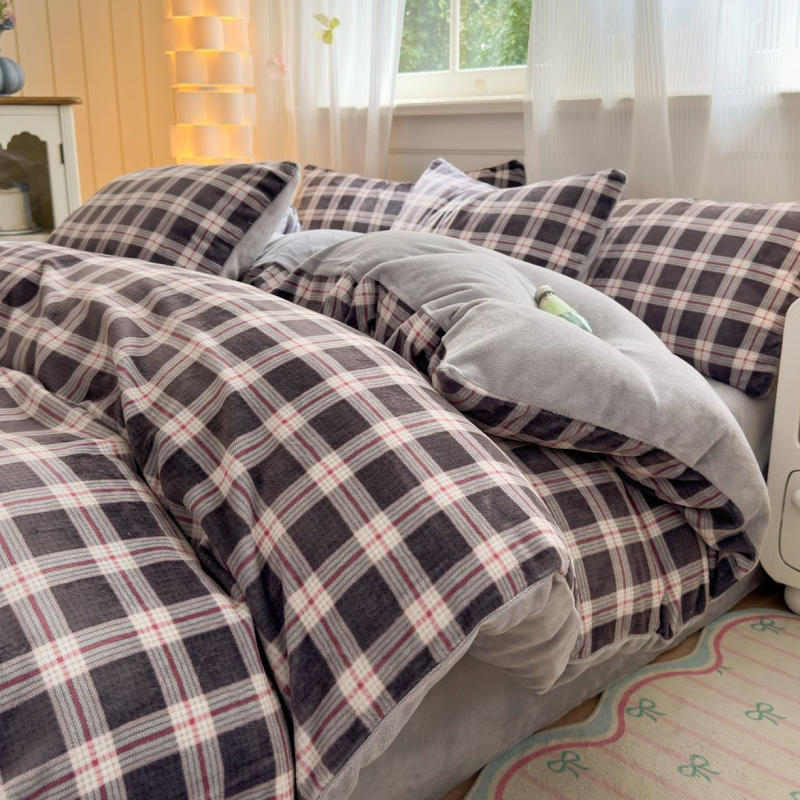 Poliesterski 4-dijelni set posteljine, termički prijenos, twill i quilted, uzorci: jednobojni, srce, geometrijski