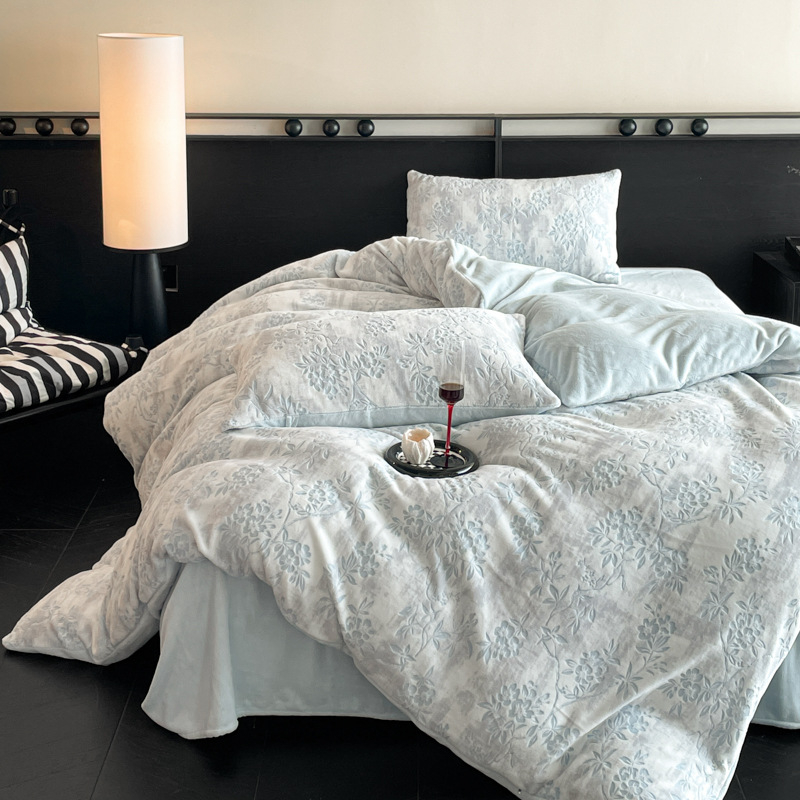 Milk Velvet voodipesu komplekt, neljaosaline komplekt, kahepoolsed tekk, ühetooniline muster taimedega motiiviga, talve soojus