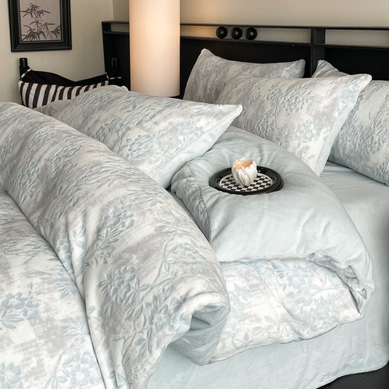 Milk Velvet voodipesu komplekt, neljaosaline komplekt, kahepoolsed tekk, ühetooniline muster taimedega motiiviga, talve soojus