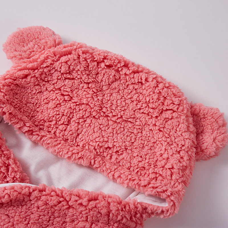 Zīdaiņu guļammaiss, aploksnes stila, ārējais materiāls: kokvilnas flīss, iekšpuse un pildījums: kokvilnas šķiedra un sametināts kokvilnas pildījums, ziemas/ rudens lietošanai