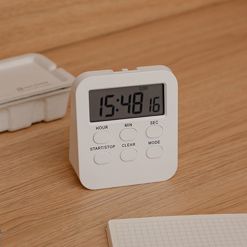 Stolni digitalni budilnik s alarmom, baterijsko napajanje, ABS brojčanik, plastično kućište, jednostavan dizajn