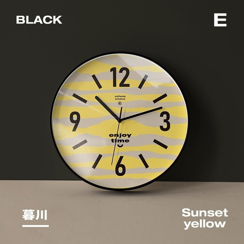 Projekcijski sat s kvarcnim mehanizmom Swiss ETA, kružno plastično kućište, stakleni brojčanik, napajanjem baterijama, analogni pokazivač i LCD zaslon