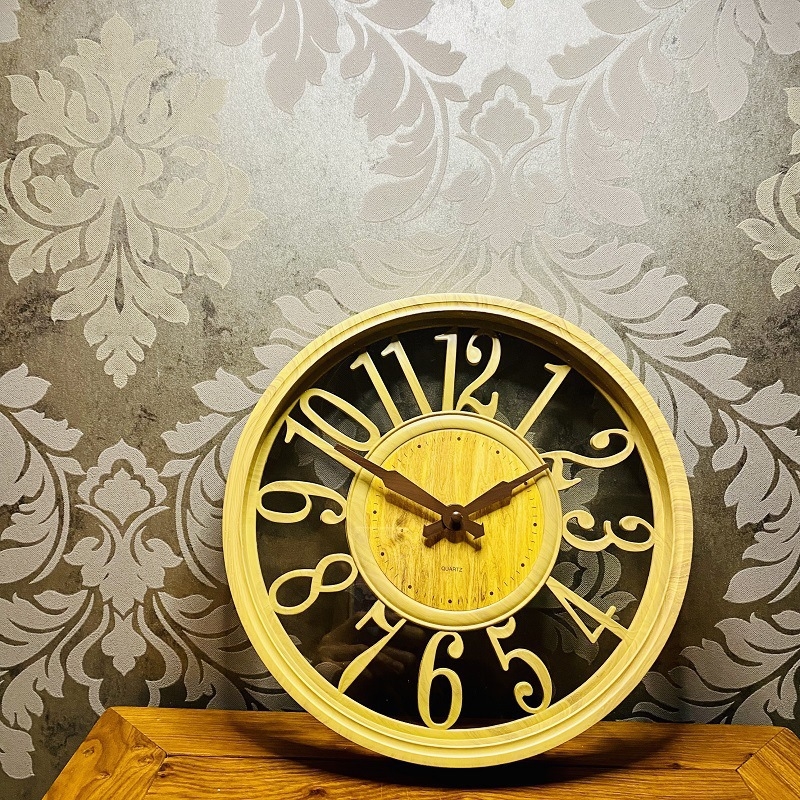 Zidni sat, kružni oblik, retro europski stil, analogni brojčanik s brojkama, napaja se baterijom, precizan mehanizam, pogodan za dnevni boravak