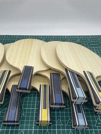 Lamă de tenis de masă | 7 straturi, 5 lemn + 2 carbon, Ayus nucleu, tip lovire laterală