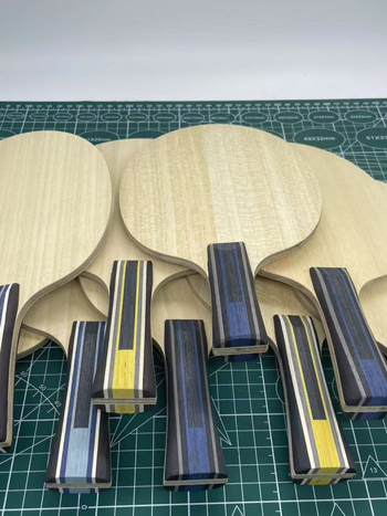 Lamă de tenis de masă | 7 straturi, 5 lemn + 2 carbon, Ayus nucleu, tip lovire laterală