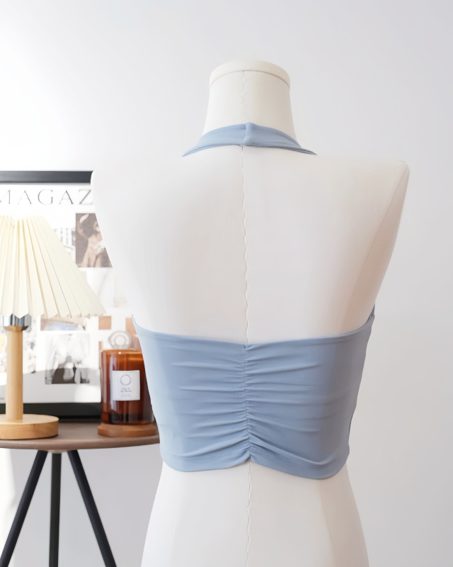 Jaunietēm paredzēts augstas intensitātes sieviešu sporta krūšturis, haltera kakls, muguras triecienizturīgs, galvenais materiāls: 80% nālons, oderējums: 20% spandekss, pilns kauss, plāns formējošs kauss, stipras dubultās siksnas