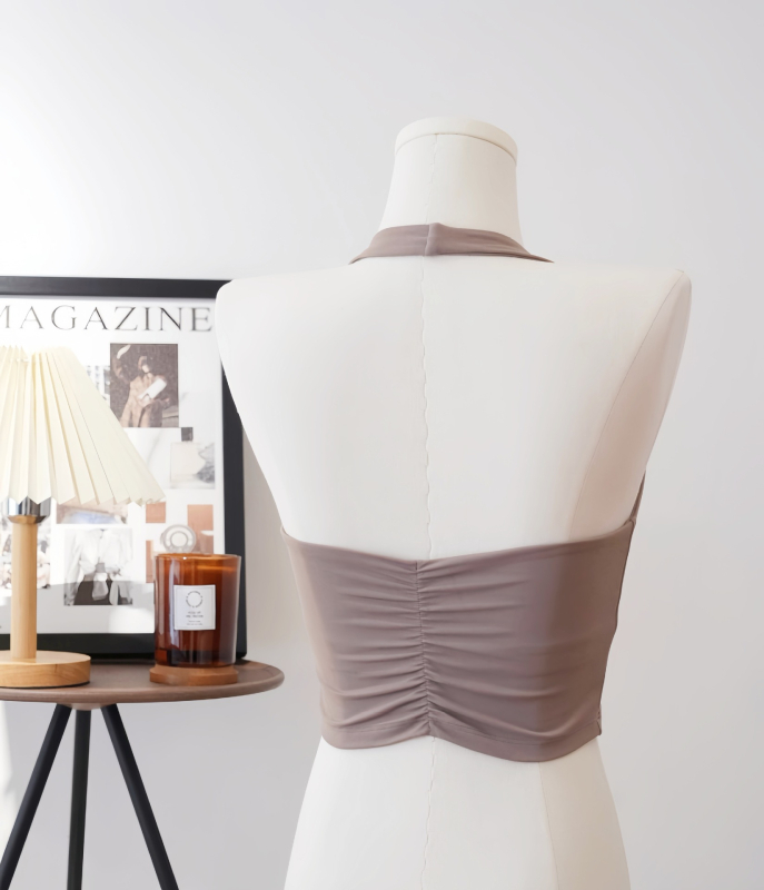 Jaunietēm paredzēts augstas intensitātes sieviešu sporta krūšturis, haltera kakls, muguras triecienizturīgs, galvenais materiāls: 80% nālons, oderējums: 20% spandekss, pilns kauss, plāns formējošs kauss, stipras dubultās siksnas