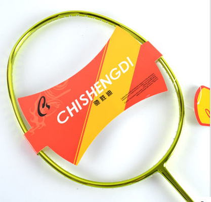 Raketa za badminton s karbonskim okvirom, težina 80–84 g, dizajn ravne glave, mogućnost prilagodbe, otisnuto logo