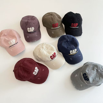 Dječja baseball kapa s izšivenim slovom, trendovski četverosezonski stil, američki stil