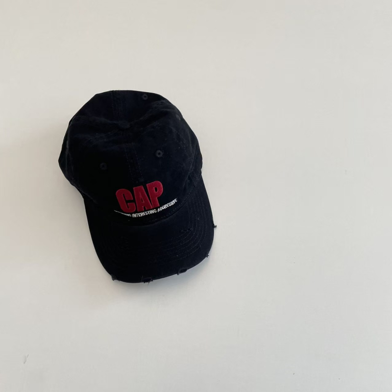 Dječja baseball kapa s izšivenim slovom, trendovski četverosezonski stil, američki stil