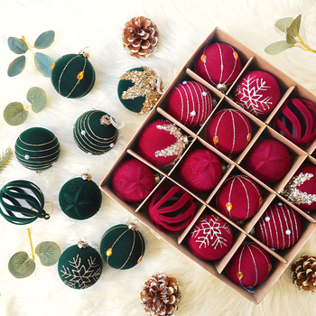 16 vnt plastinių Kalėdų kamuoliukų su flokiniu paviršiumi, modernus meno stilius, dalinė rankinė ir dalinė mechaninė gamyba