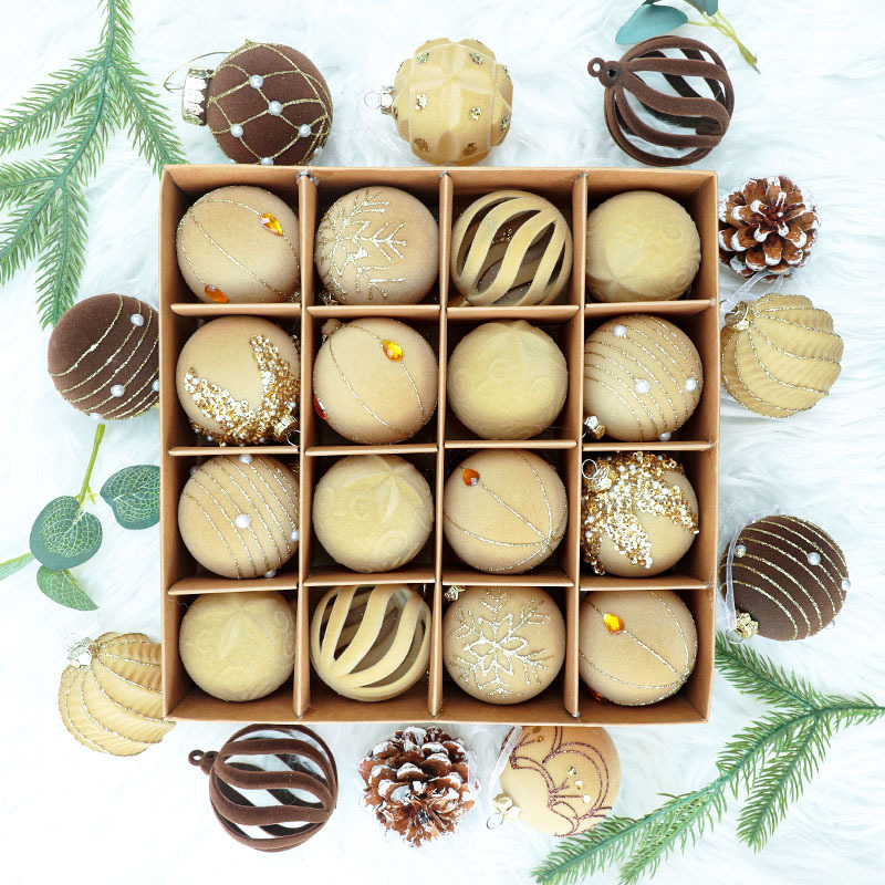 16 vnt plastinių Kalėdų kamuoliukų su flokiniu paviršiumi, modernus meno stilius, dalinė rankinė ir dalinė mechaninė gamyba