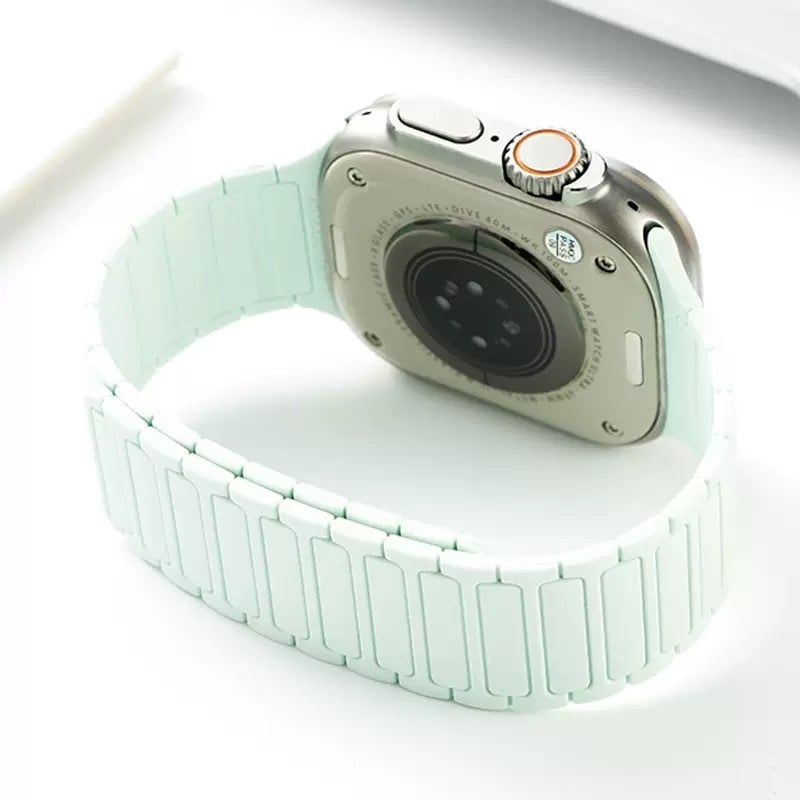 FKFM Λωρίδα ρολογιού από σιλικόνη με μαγνητικό κούμπωμα, αθλητικό στυλ, συμβατή με Apple Watch