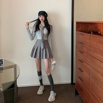 Divu gabalu komplekts Korejas stilā: adīts tops ar garām piedurknēm un plisēta svārki, chenille audums ar elastānu līdz 30%, biroja stila rudens-ziemai.