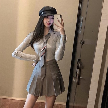 Divu gabalu komplekts Korejas stilā: adīts tops ar garām piedurknēm un plisēta svārki, chenille audums ar elastānu līdz 30%, biroja stila rudens-ziemai.