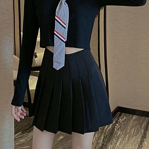 Divu gabalu komplekts Korejas stilā: adīts tops ar garām piedurknēm un plisēta svārki, chenille audums ar elastānu līdz 30%, biroja stila rudens-ziemai.