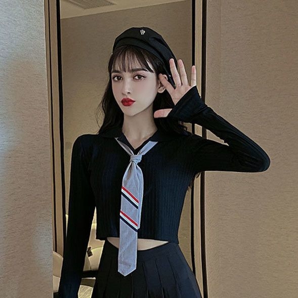 Divu gabalu komplekts Korejas stilā: adīts tops ar garām piedurknēm un plisēta svārki, chenille audums ar elastānu līdz 30%, biroja stila rudens-ziemai.