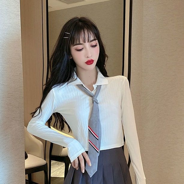 Divu gabalu komplekts Korejas stilā: adīts tops ar garām piedurknēm un plisēta svārki, chenille audums ar elastānu līdz 30%, biroja stila rudens-ziemai.