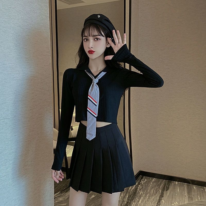 Divu gabalu komplekts Korejas stilā: adīts tops ar garām piedurknēm un plisēta svārki, chenille audums ar elastānu līdz 30%, biroja stila rudens-ziemai.