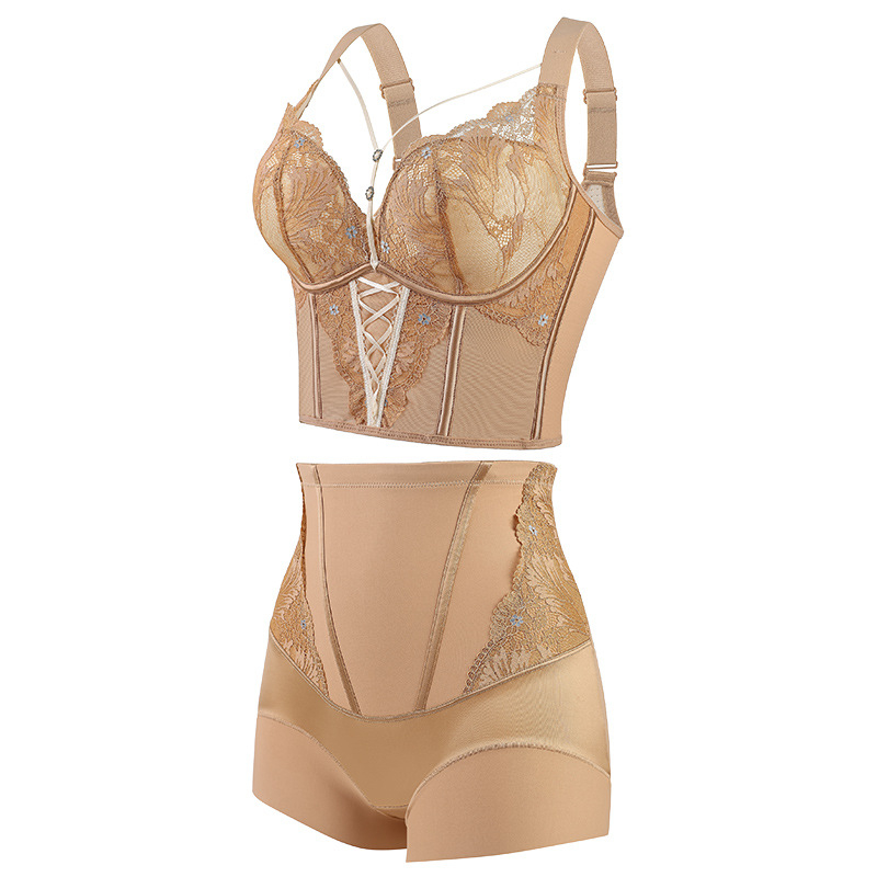 Prilagodljivi bustier bodi s čipkastim leđima, oblikuje tijelo; 3/4 čašice od najlona; odvojive dvostruke naramenice; stražnje zatvaranje s četiri reda kukica; push-up