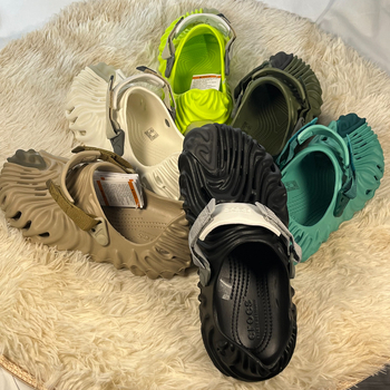 Sandale s EVA gornjim dijelom i EVA potplatom; prozračne; protuklizne; kopčom; izlaze u proljeće 2025