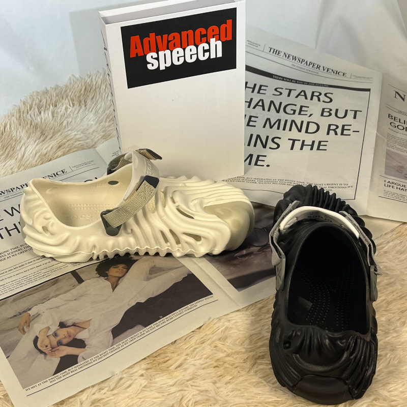 Sandale s EVA gornjim dijelom i EVA potplatom; prozračne; protuklizne; kopčom; izlaze u proljeće 2025