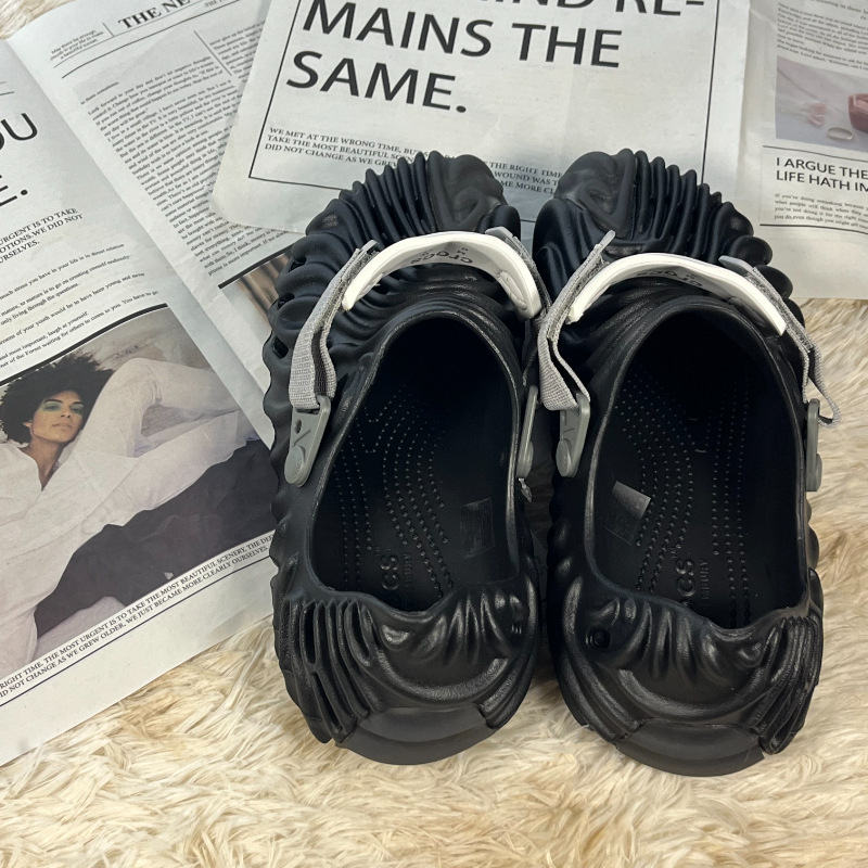 Sandale s EVA gornjim dijelom i EVA potplatom; prozračne; protuklizne; kopčom; izlaze u proljeće 2025