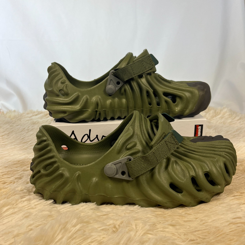 Sandale s EVA gornjim dijelom i EVA potplatom; prozračne; protuklizne; kopčom; izlaze u proljeće 2025