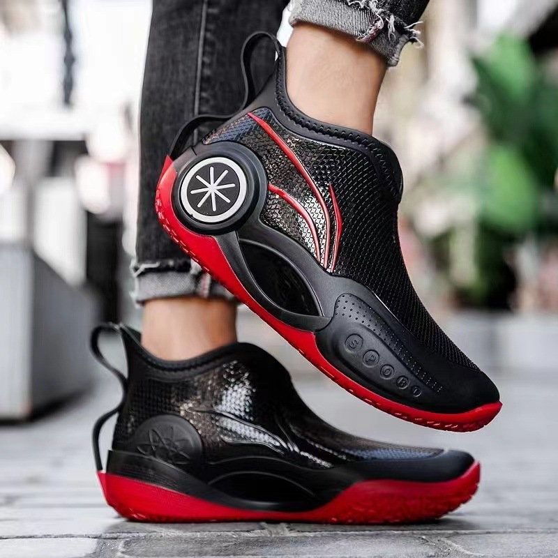 Vīriešu zemie lietus zābaki, ūdensnecaurlaidīga plastmasas augšdaļa, pretslīdēšanas zole, sietaina iekšpuse, apaļa pirksta forma