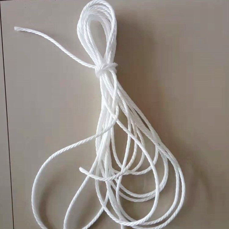 Комплект за риболовни принадлежности: кутия за примамки, въже, игла за поправка на мрежи, ремонтна нишка и стоманена тежест