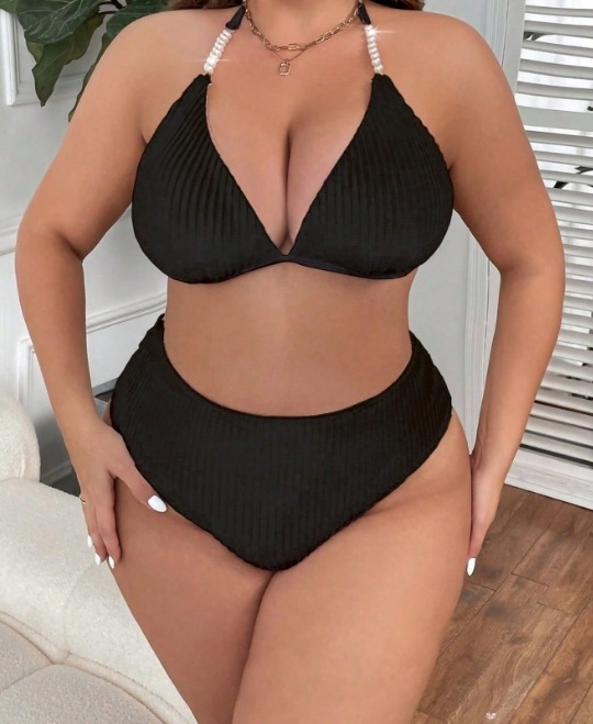 Bikini set s tankim trakama i otvorenim leđima, visokim strukom, s uloškom za grudni dio; materijal: najlon-elastan; podstava: poliester-elastan; težina 200 g