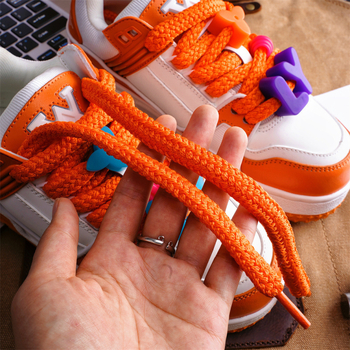 Sieviešu ādas sporta kurpes ar bieza gumijas zoli, šņorējamas, PU iekšējā zole, apaļš purns, vidēja augšdaļa vai zems augšdaļas, elpojošas un pretklejošas