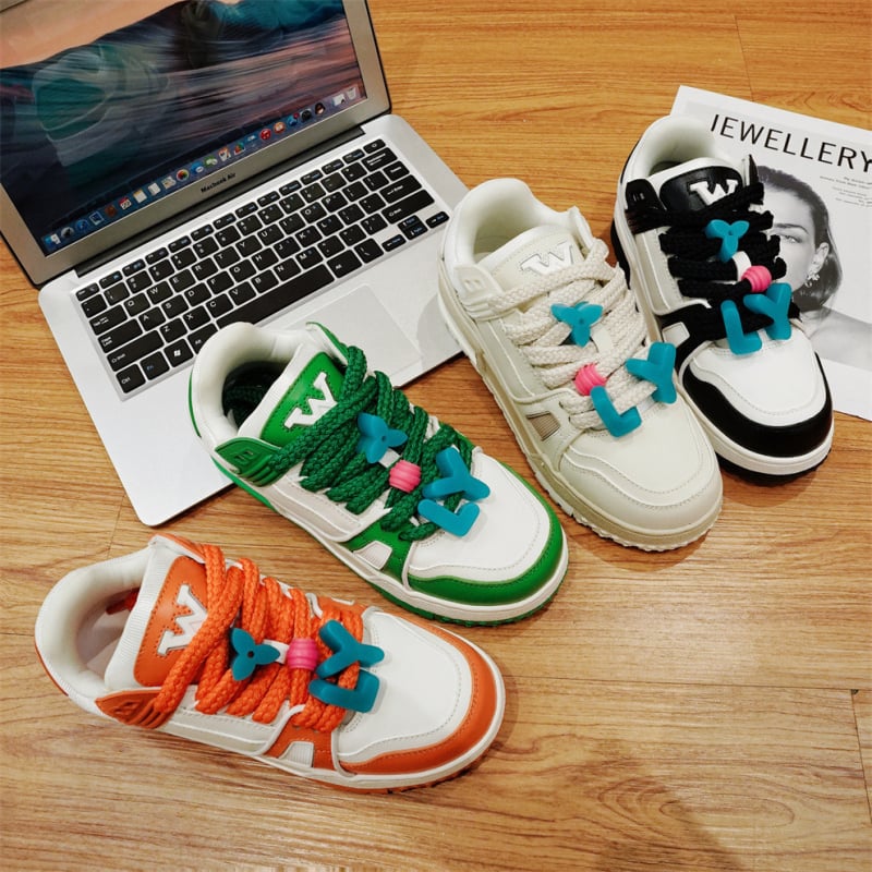 Sieviešu ādas sporta kurpes ar bieza gumijas zoli, šņorējamas, PU iekšējā zole, apaļš purns, vidēja augšdaļa vai zems augšdaļas, elpojošas un pretklejošas