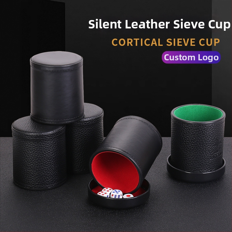 Set kockica s kožnim velurom i utišavajućim čašom i bazom — prilagodljiv za igre u baru i karte