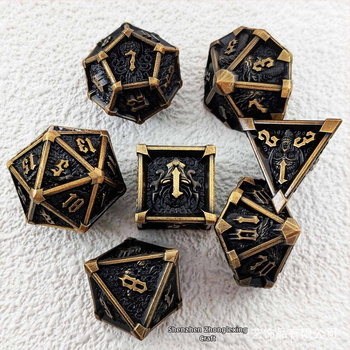 7 kauli no cinka sakausējuma ar noapaļotiem stūriem D&D galda spēlei