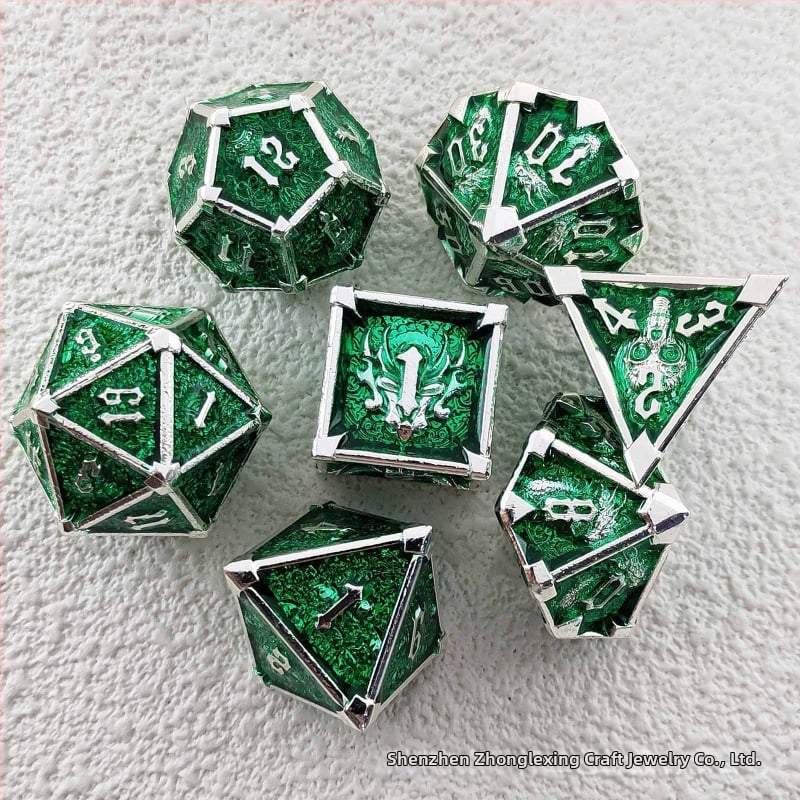 7 kauli no cinka sakausējuma ar noapaļotiem stūriem D&D galda spēlei